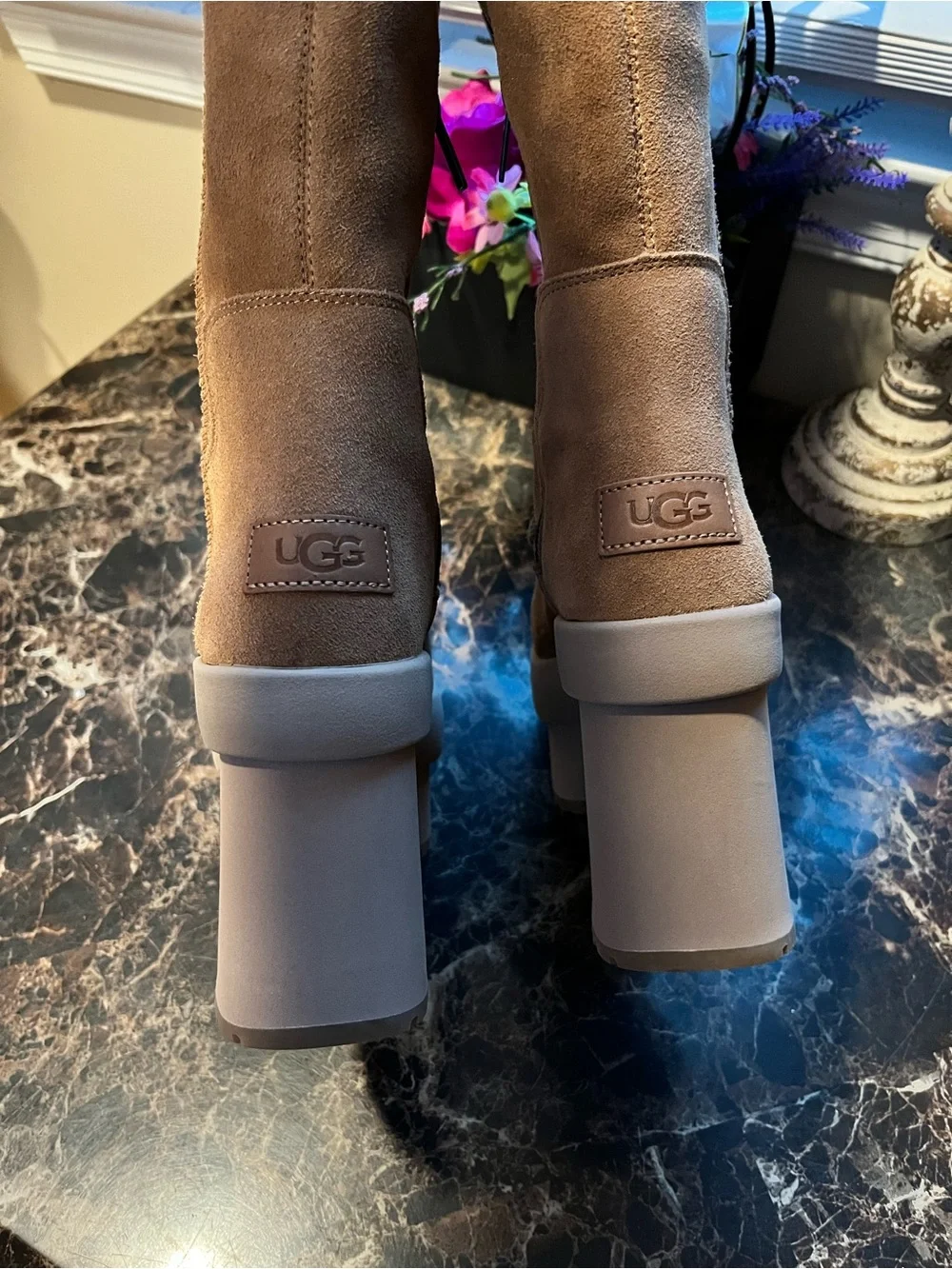 Ugg New Heights Platform Extras Sheepskin/Suede Fall/Winter Boots Size 6 Women